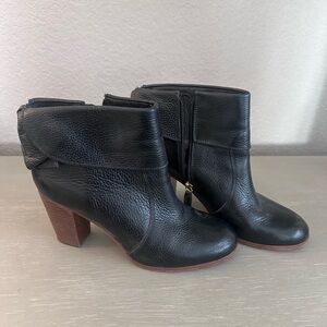 Kate Spade New York Lanise Black Pebbled Leather Bow Back Ankle Boots